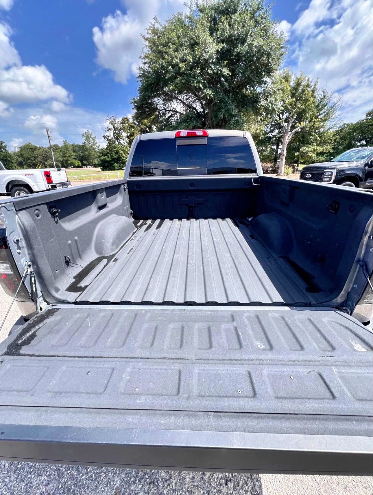 
								2017 Chevrolet Silverado 1500 Crew Cab · High Country Pickup 4D 5 3/4 ft full									