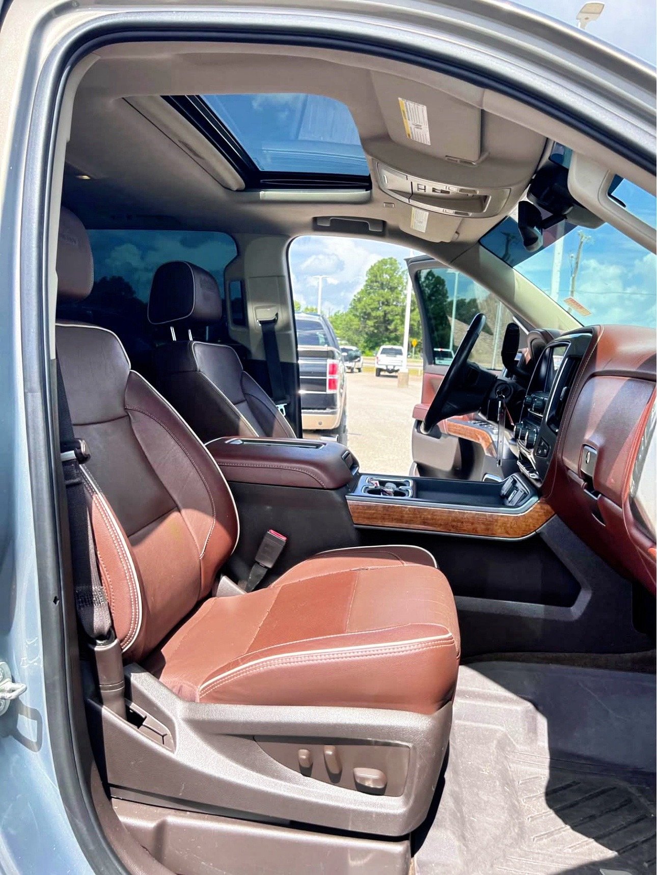 
								2017 Chevrolet Silverado 1500 Crew Cab · High Country Pickup 4D 5 3/4 ft full									