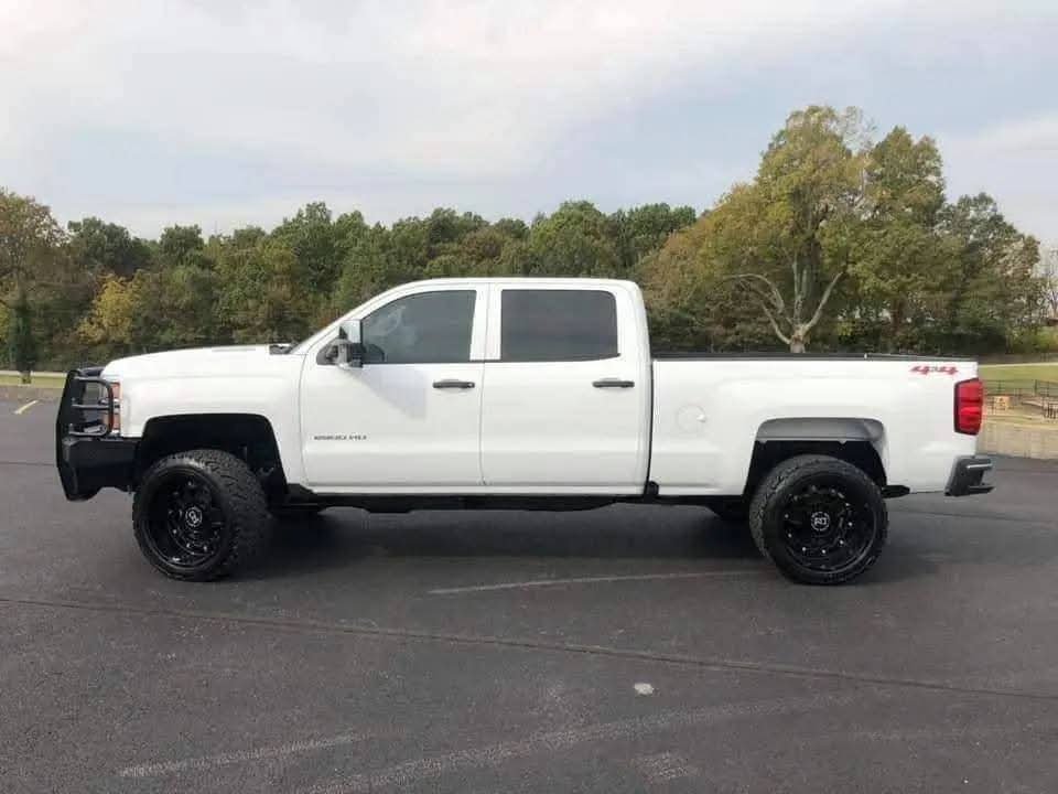 
								2015 chevy Silverado 2500 full									