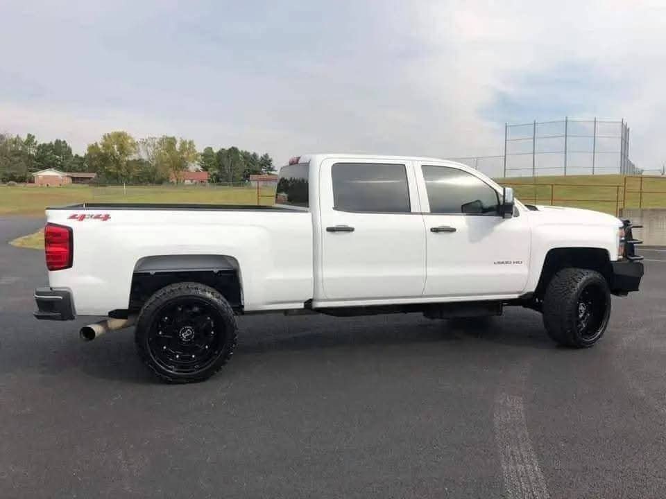 
								2015 chevy Silverado 2500 full									