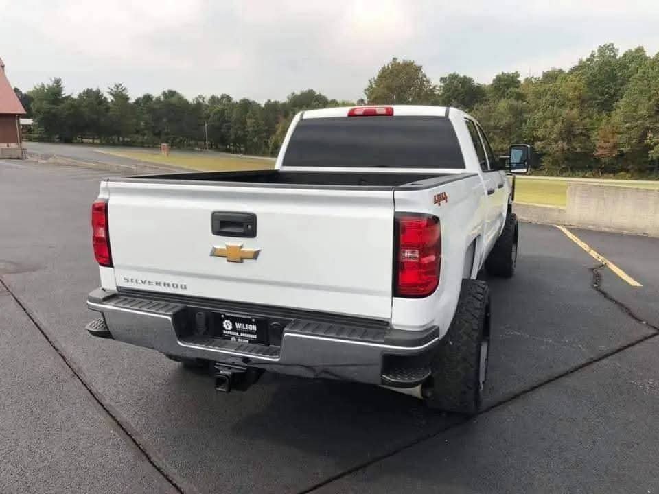 
								2015 chevy Silverado 2500 full									