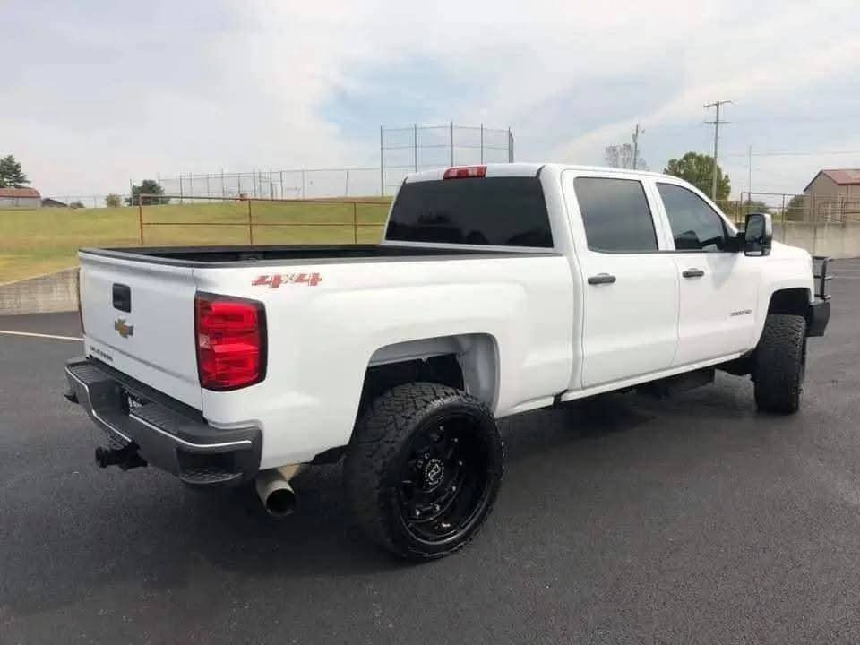 
								2015 chevy Silverado 2500 full									