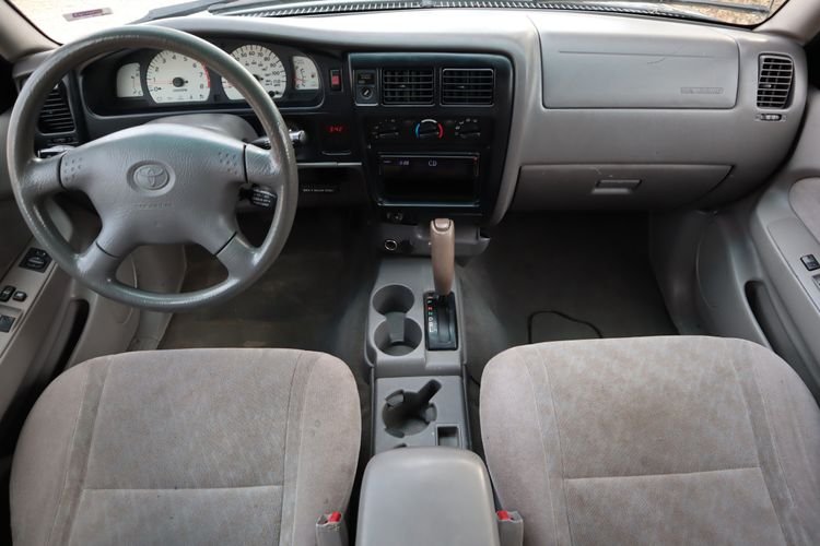 
								2004 Toyota Tacoma preRunner full									