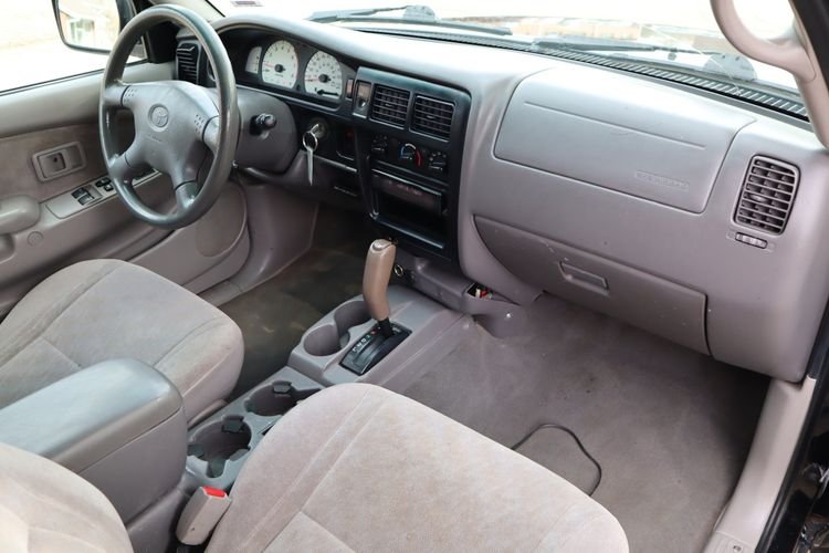 
								2004 Toyota Tacoma preRunner full									