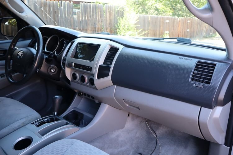 
								2011 Toyota Tacoma full									