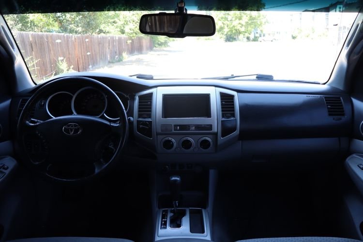 
								2011 Toyota Tacoma full									