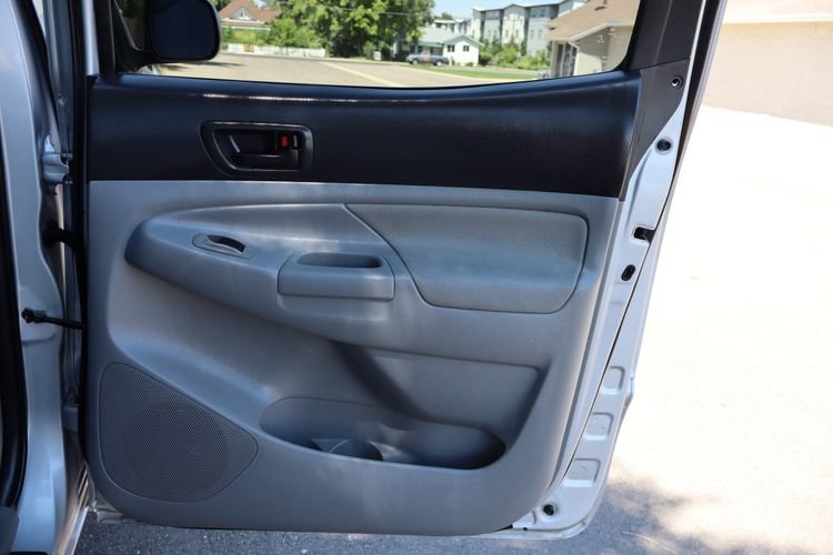 
								2011 Toyota Tacoma full									