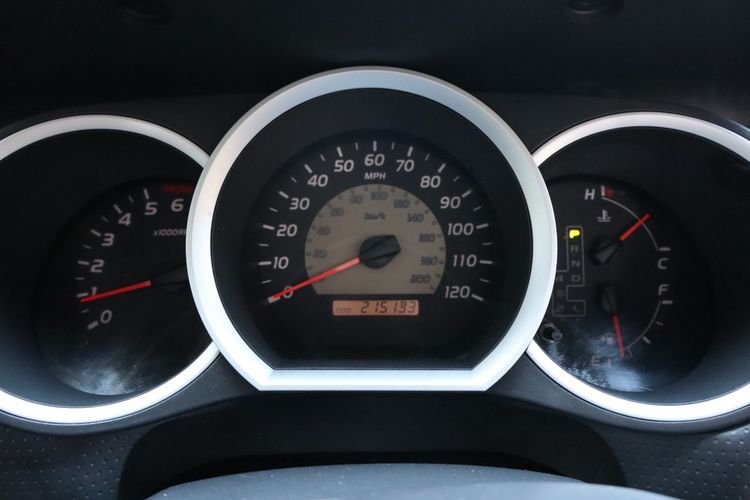 
								2011 Toyota Tacoma full									