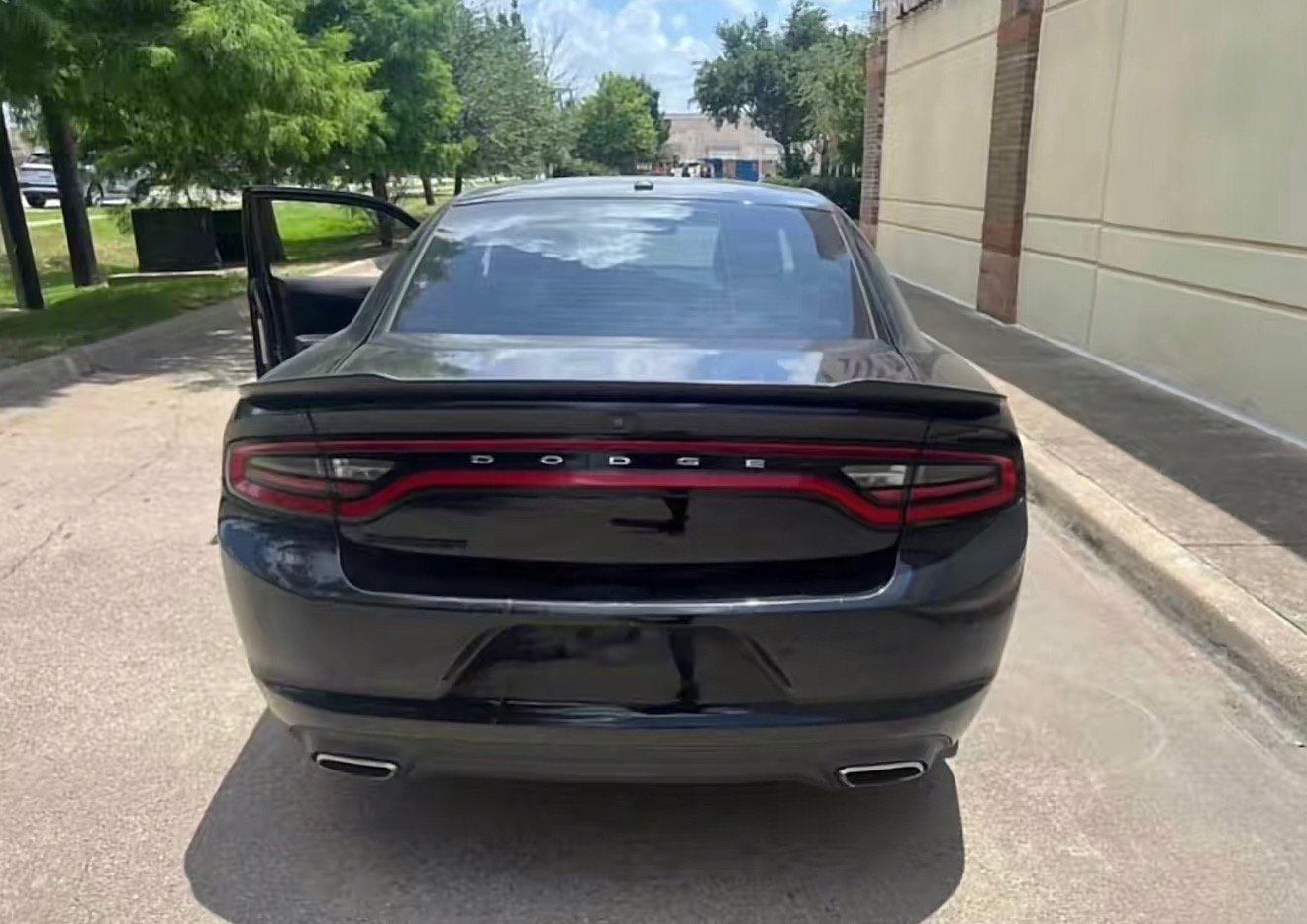 
								2019 dodge charger SXT full									