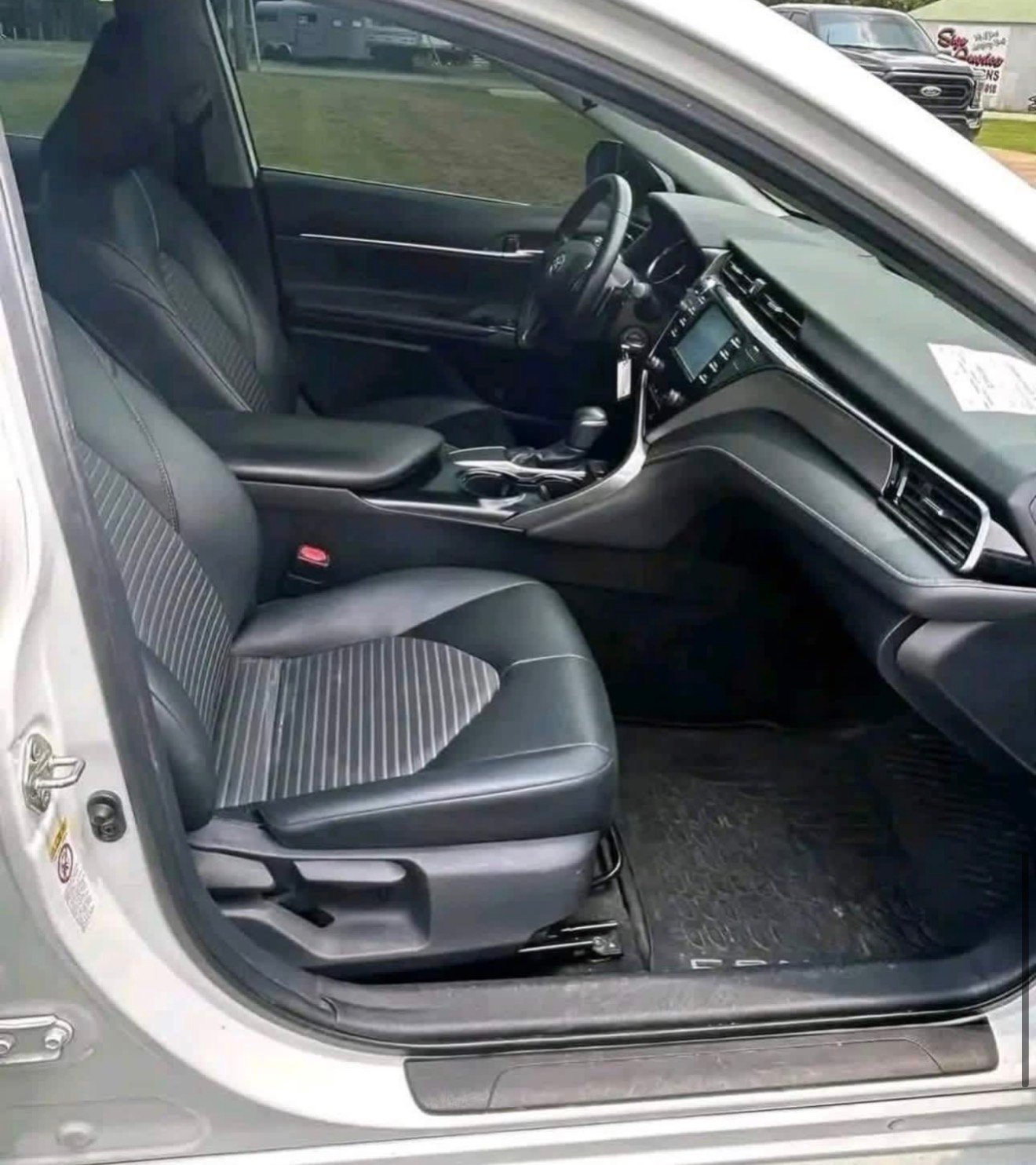 
								2019 Toyota Camry SE full									