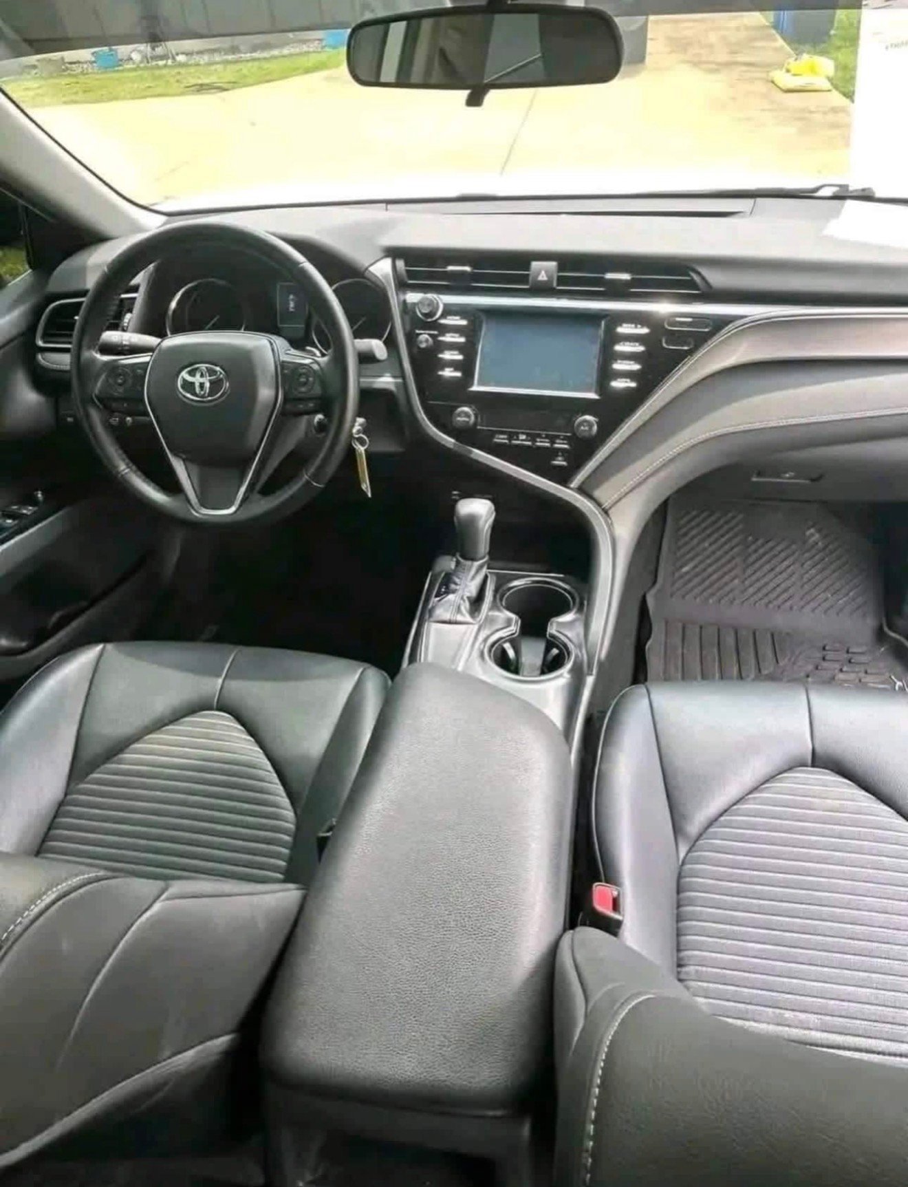
								2019 Toyota Camry SE full									