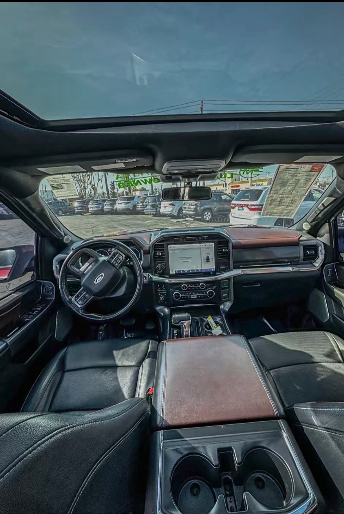 
								2022 ford f-150 lariat full									