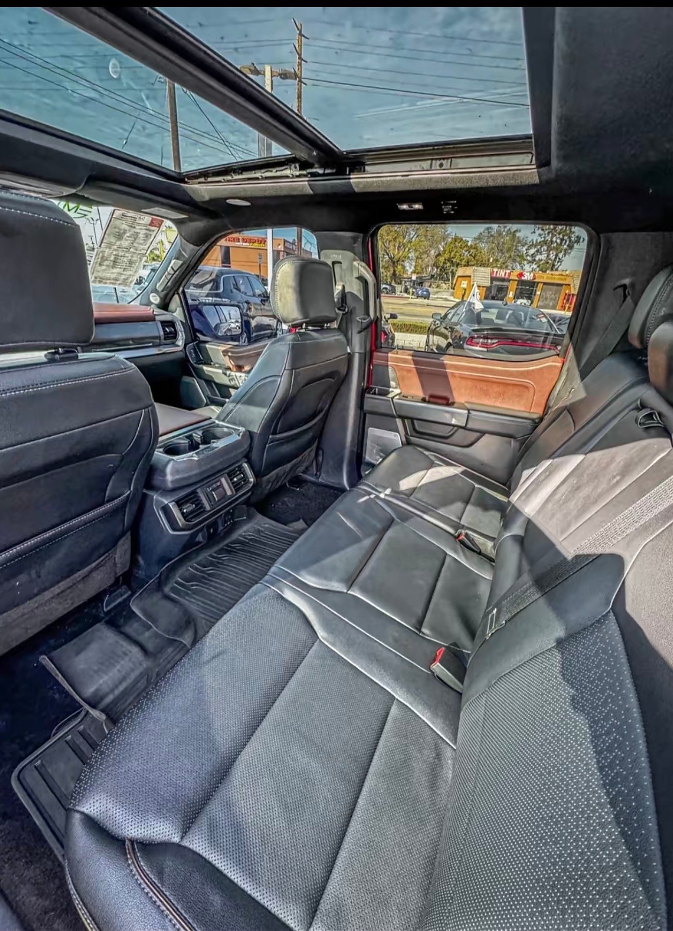 
								2022 ford f-150 lariat full									