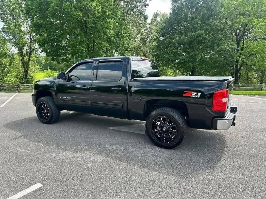 
								2009 Chevrolet Silverado full									