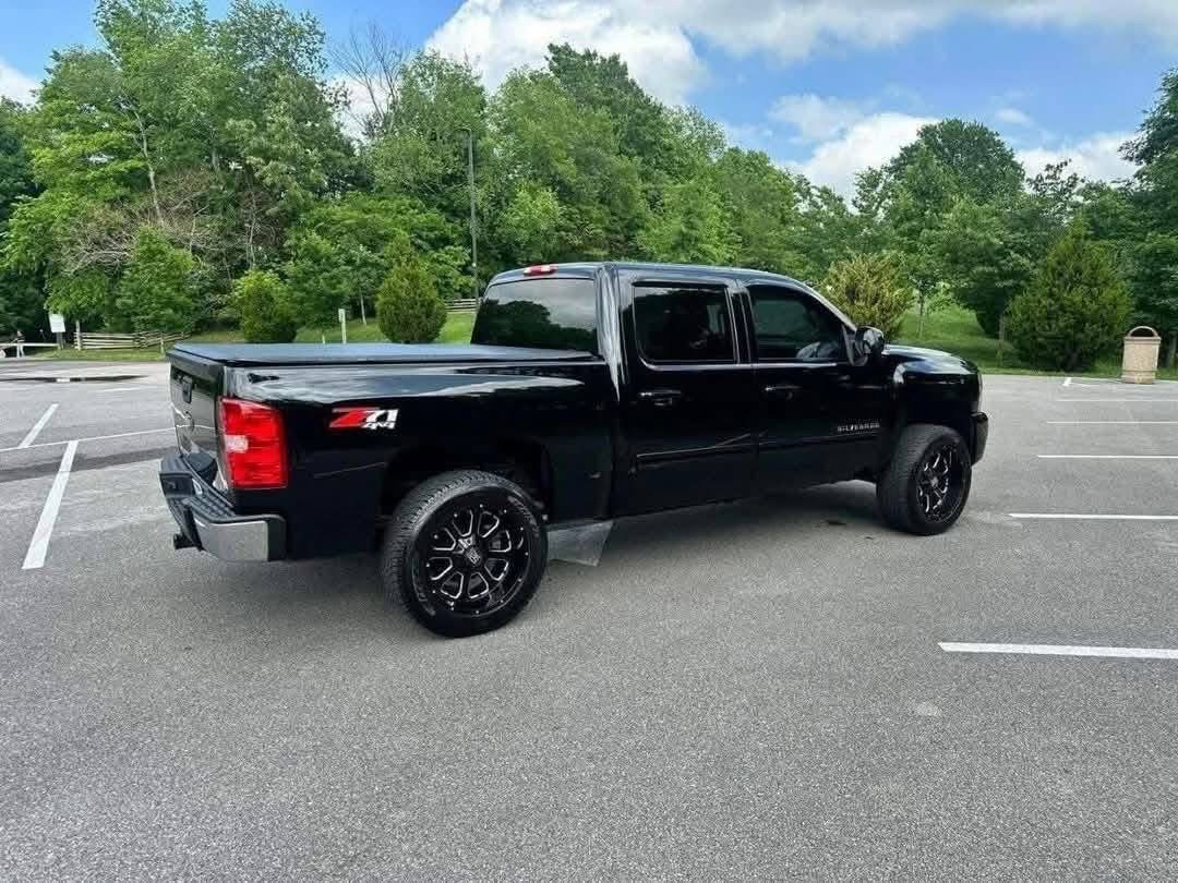 
								2009 Chevrolet Silverado full									