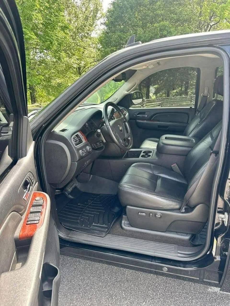 
								2009 Chevrolet Silverado full									