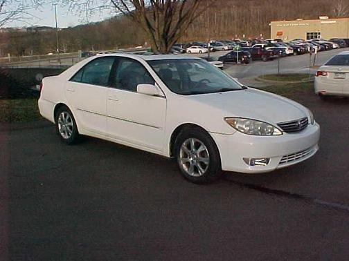 
								2005 Toyota Camry XLE V6 full									