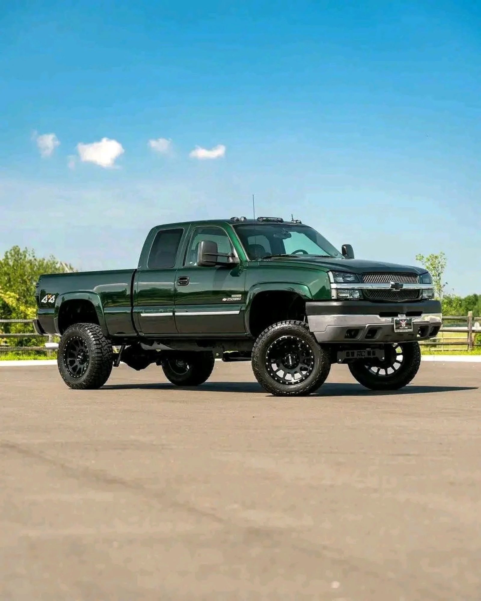 
								2004 Chevrolet 2500HD X-Cab full									