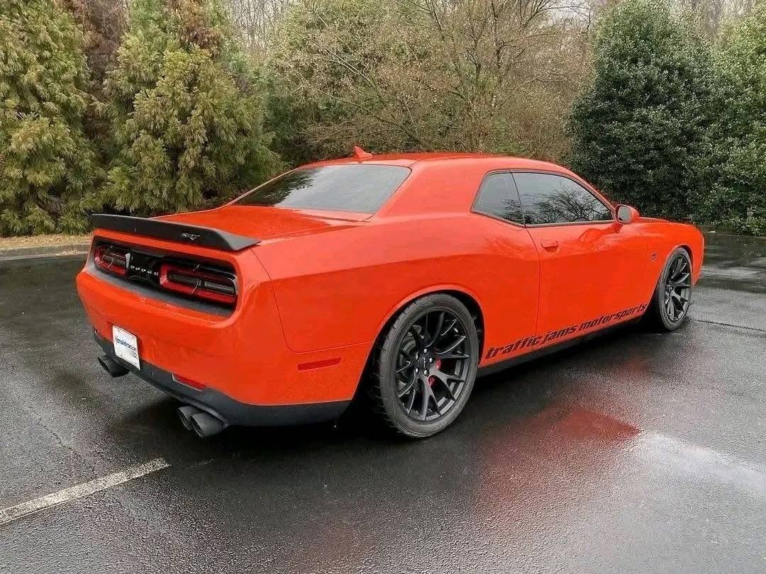
								2017 Dodge challenger Hellcat full									