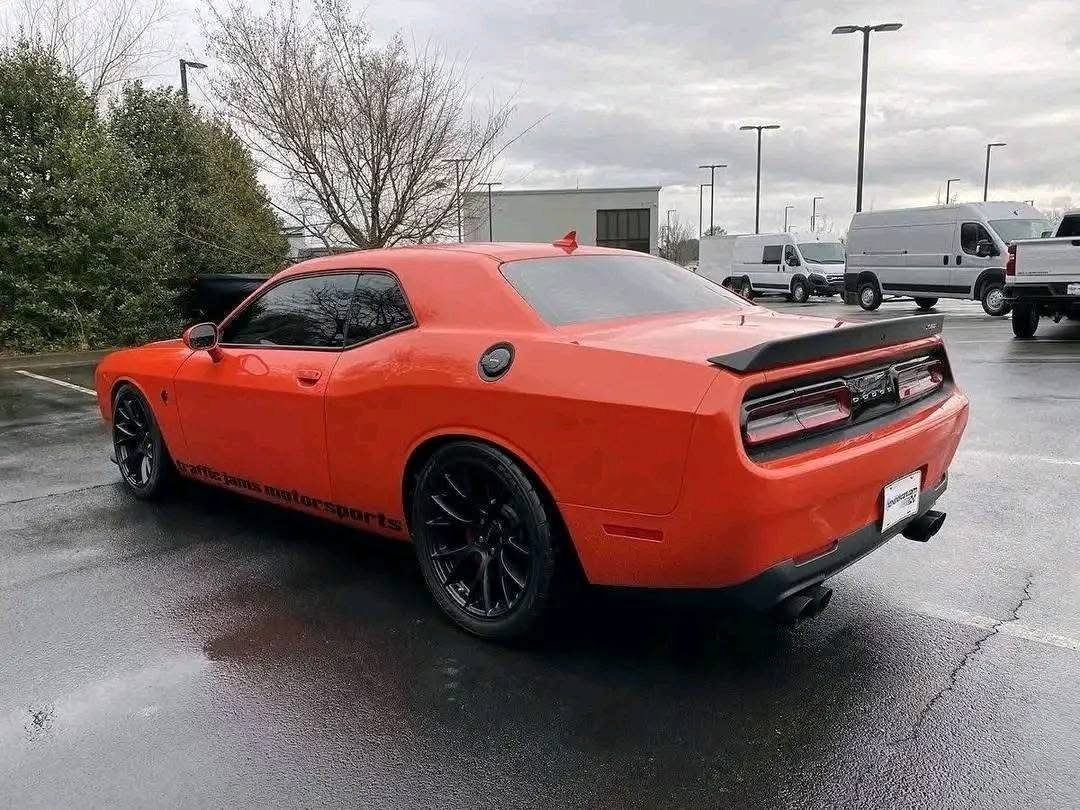 
								2017 Dodge challenger Hellcat full									