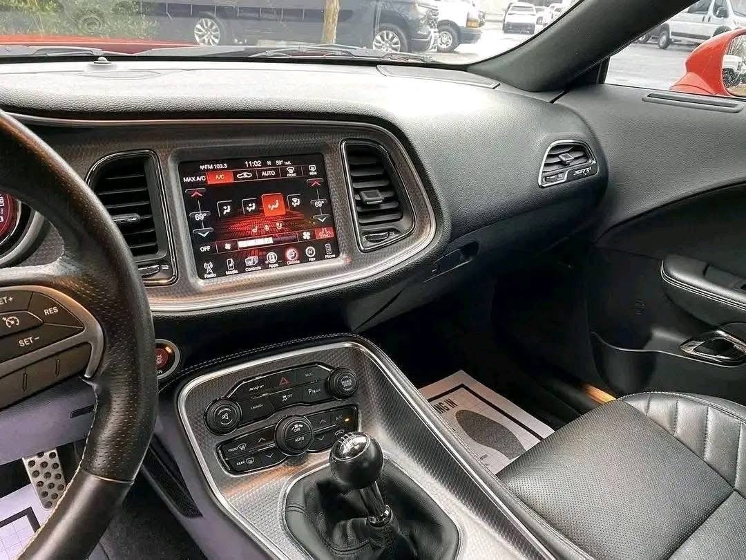 
								2017 Dodge challenger Hellcat full									