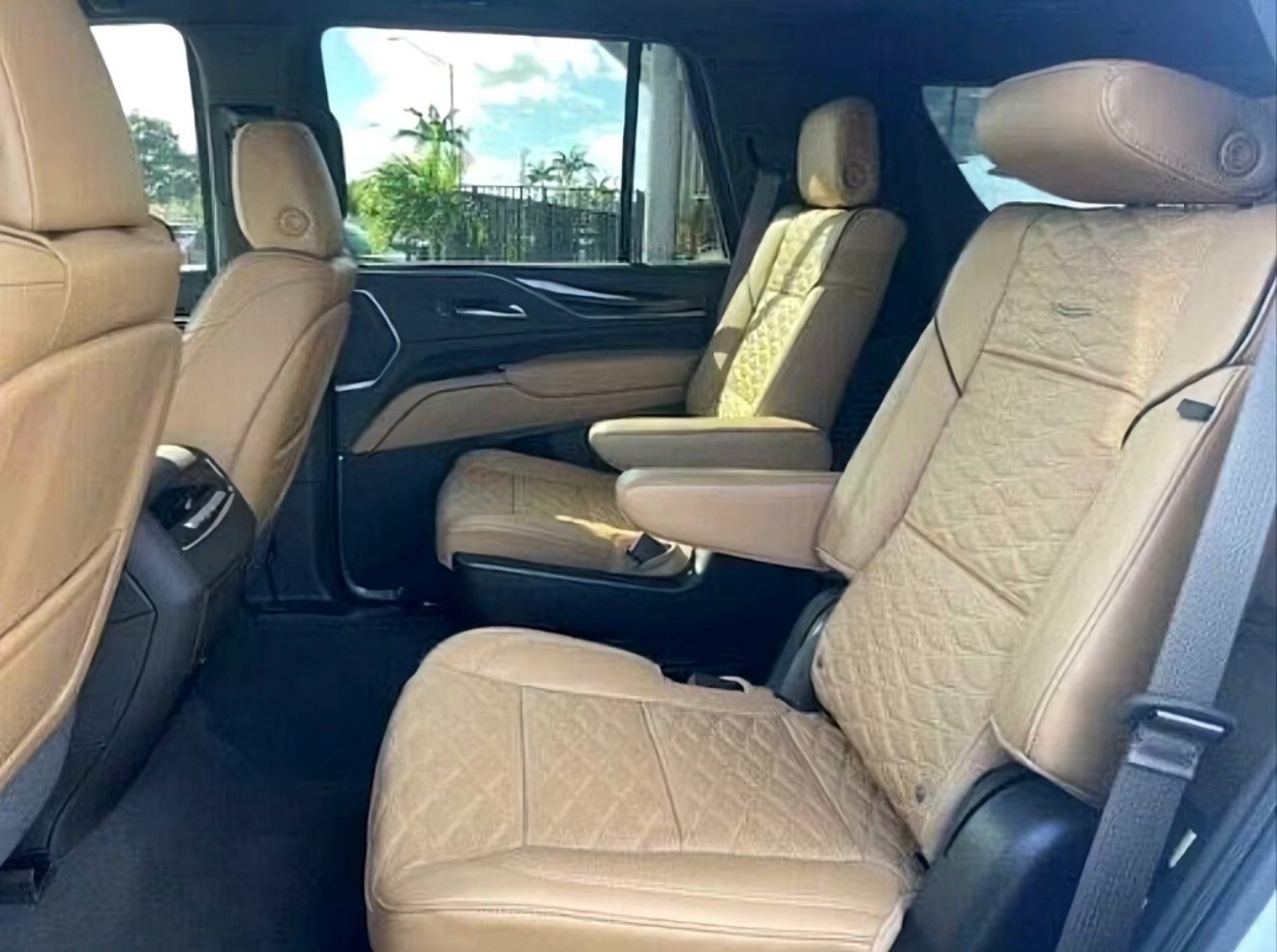 
								2022 Cadillac Escalade full									
