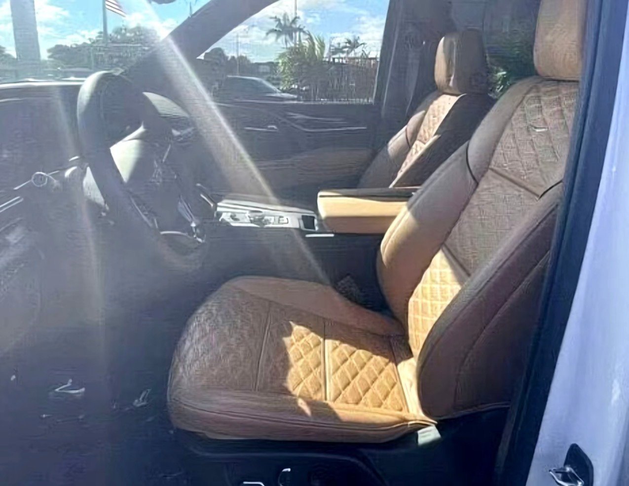 
								2022 Cadillac Escalade full									