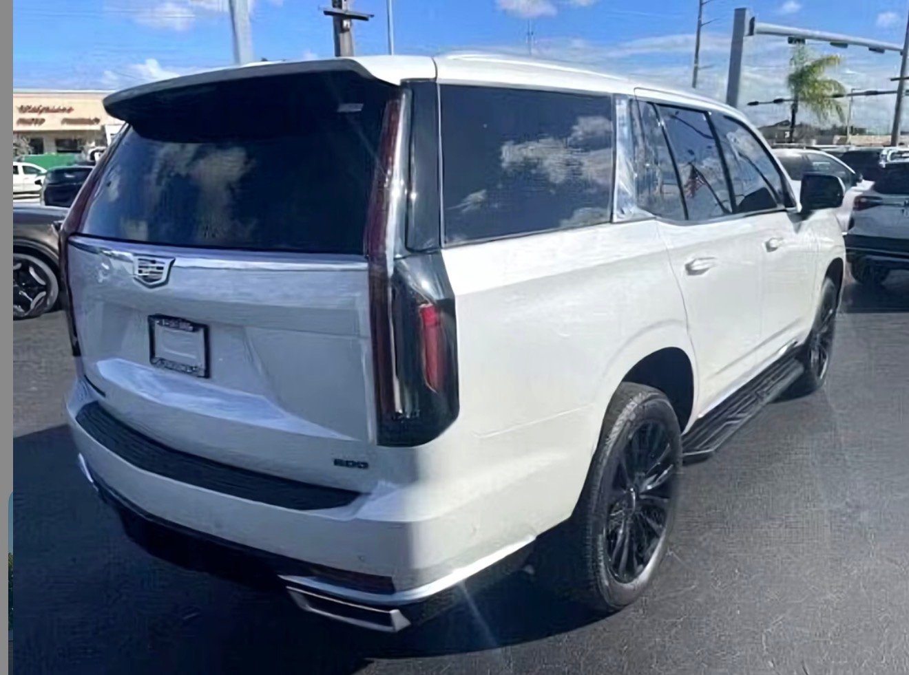 
								2022 Cadillac Escalade full									