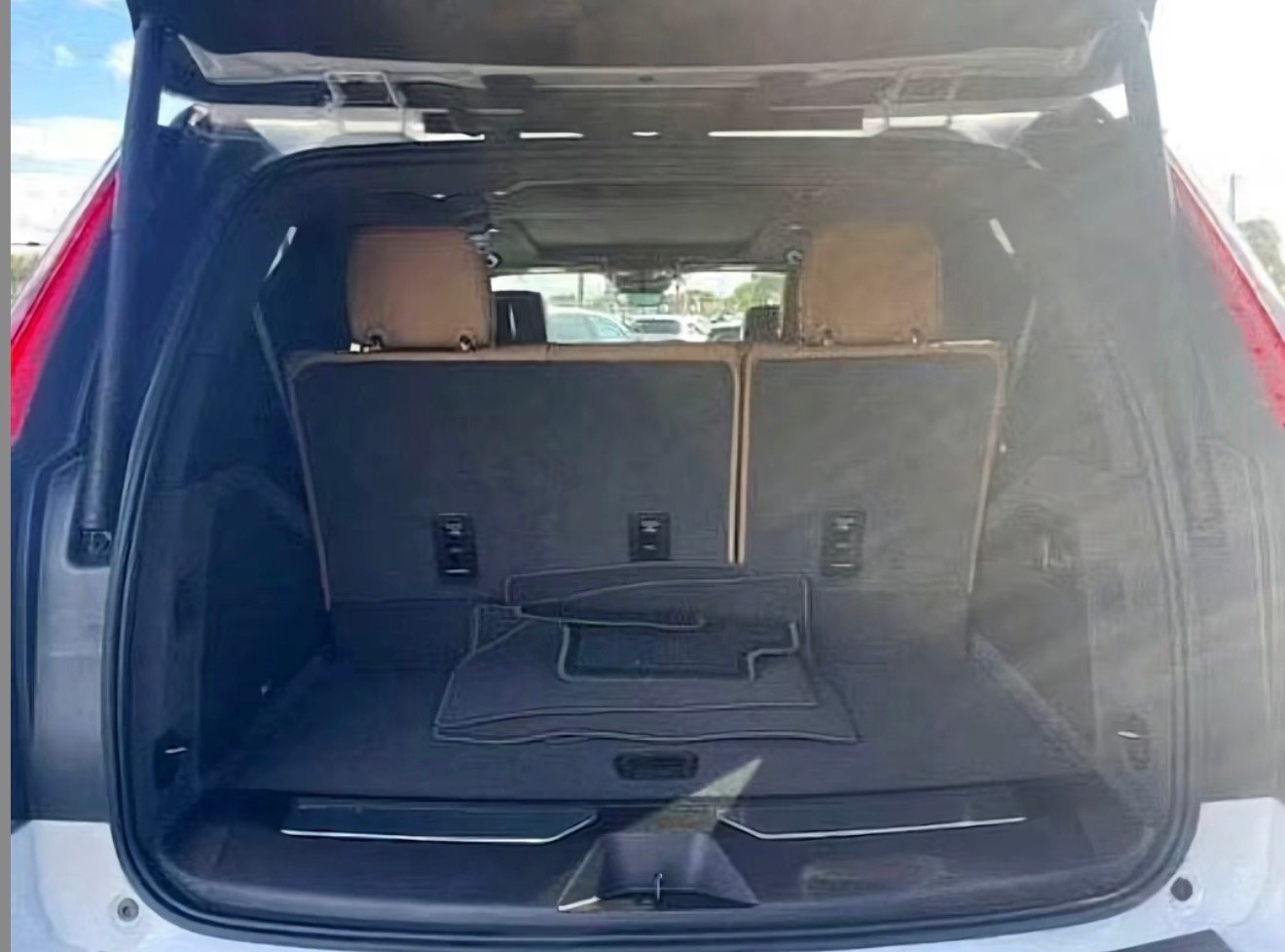 
								2022 Cadillac Escalade full									