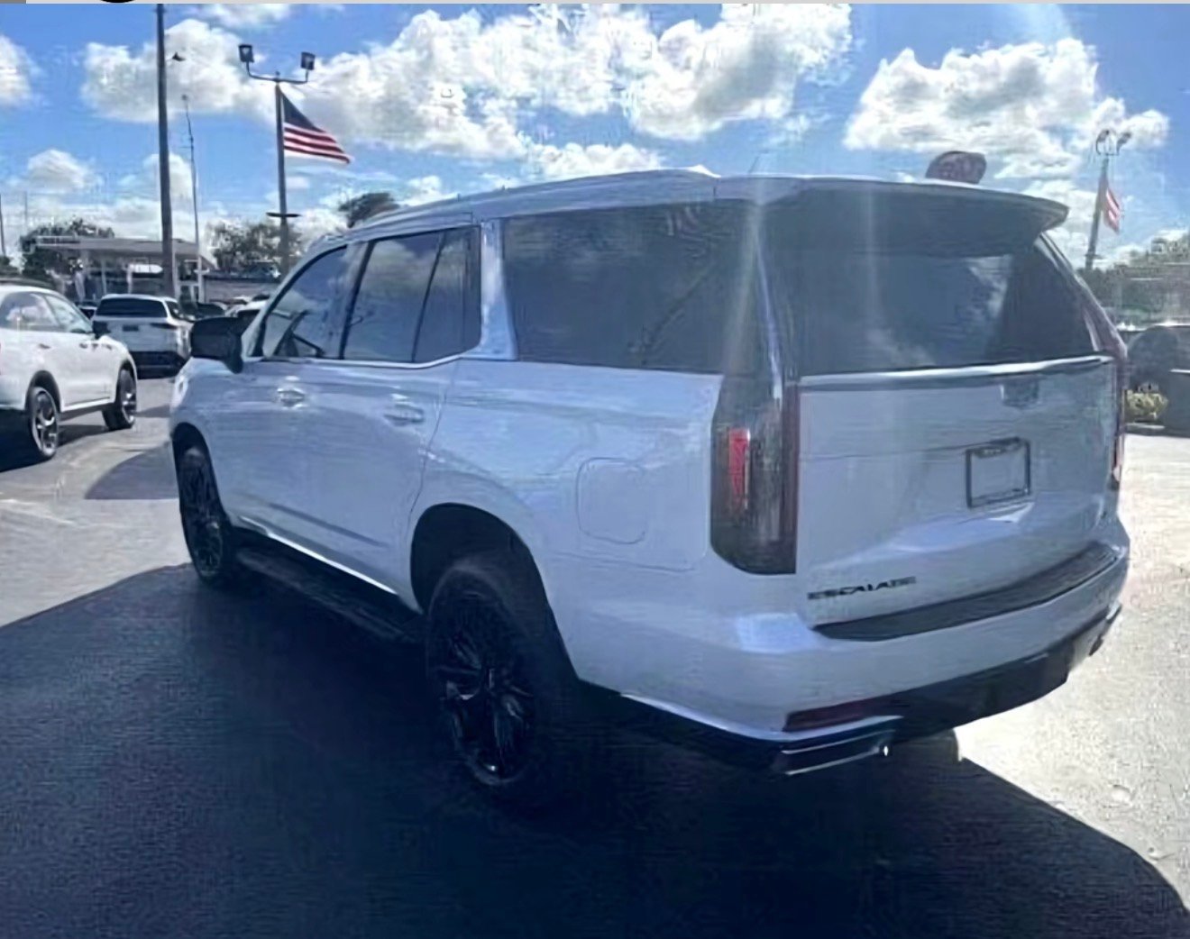 
								2022 Cadillac Escalade full									