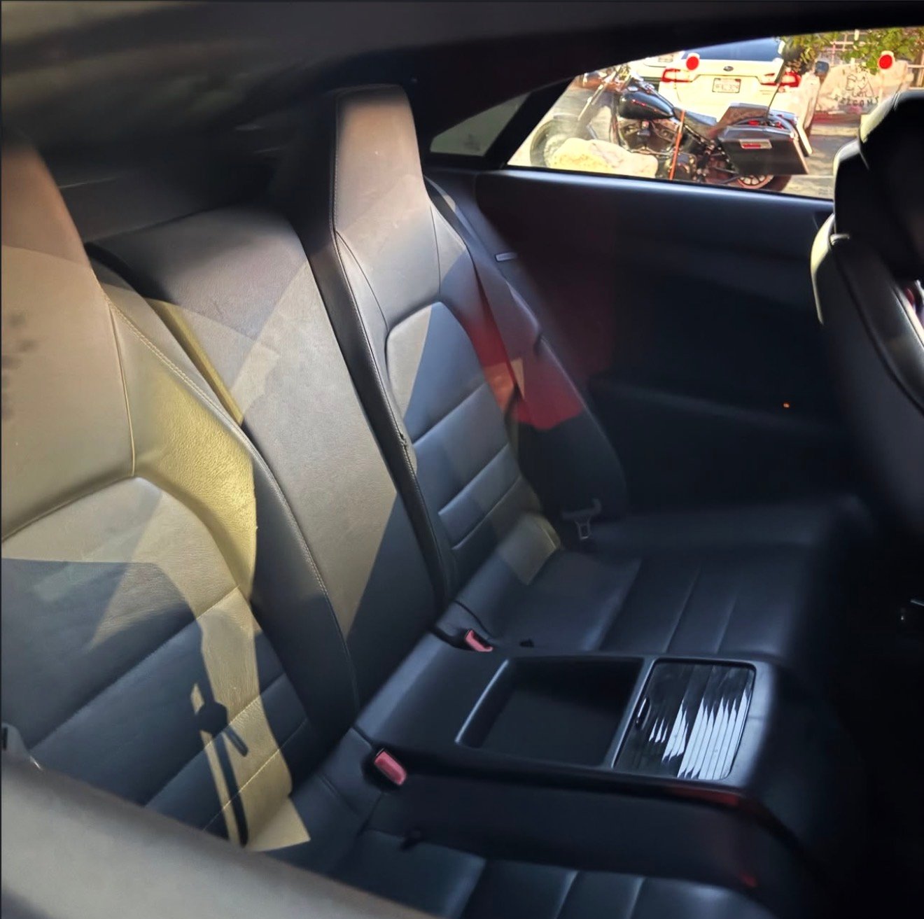 
								2011 Mercedes Benz E550|3,500 full									