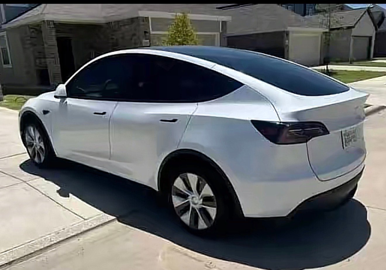 
								2024 Tesla Model Y Long Range AWD full									