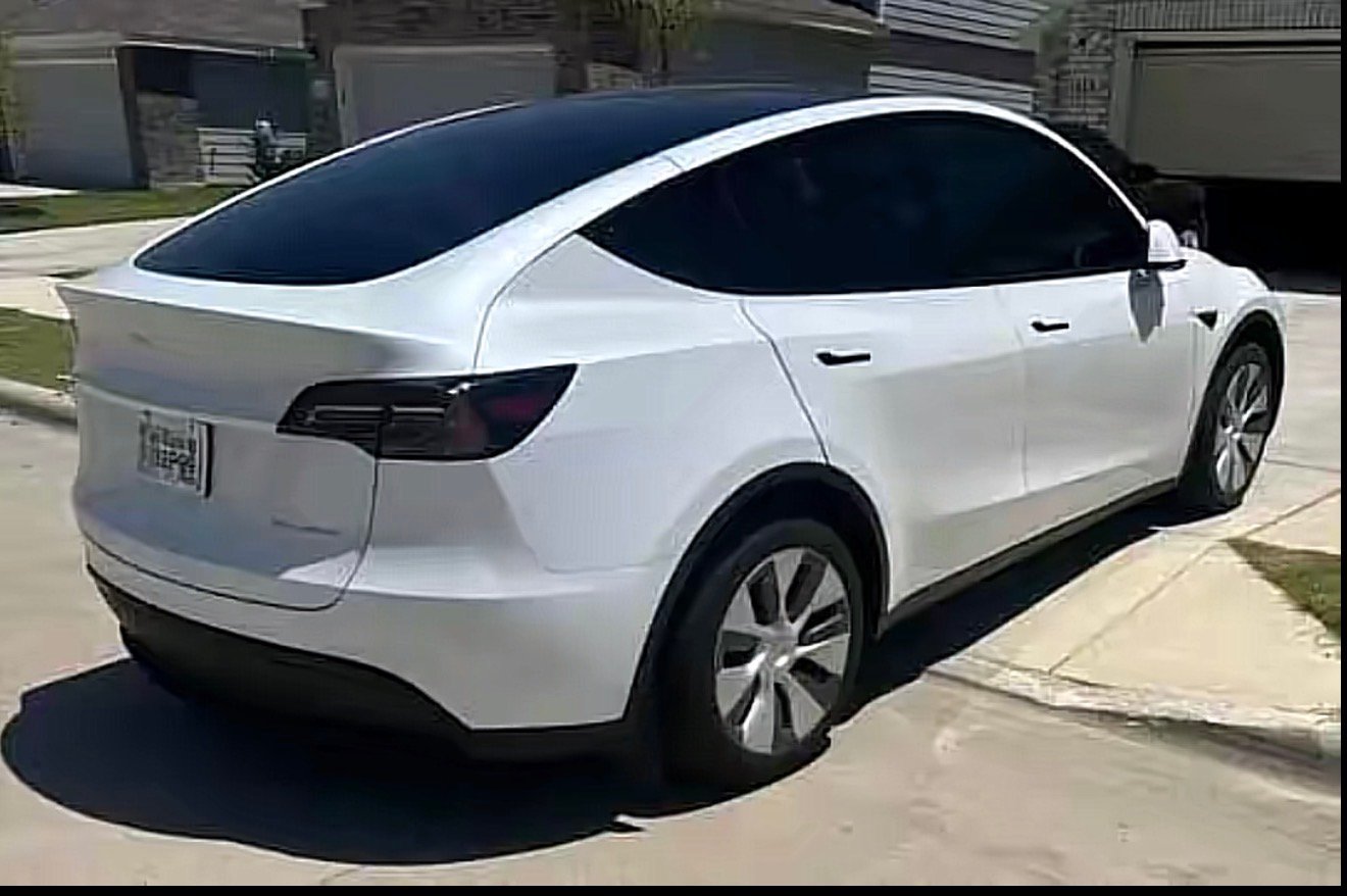 
								2024 Tesla Model Y Long Range AWD full									