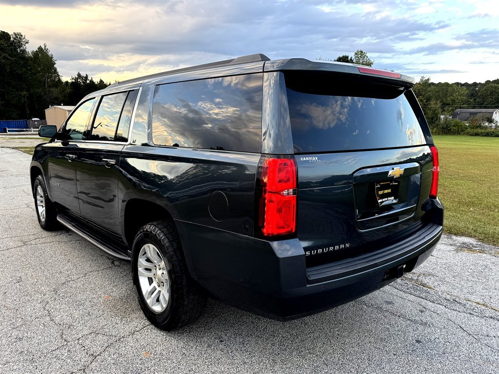 
								2019 Chevrolet Suburban 1500 LT full									