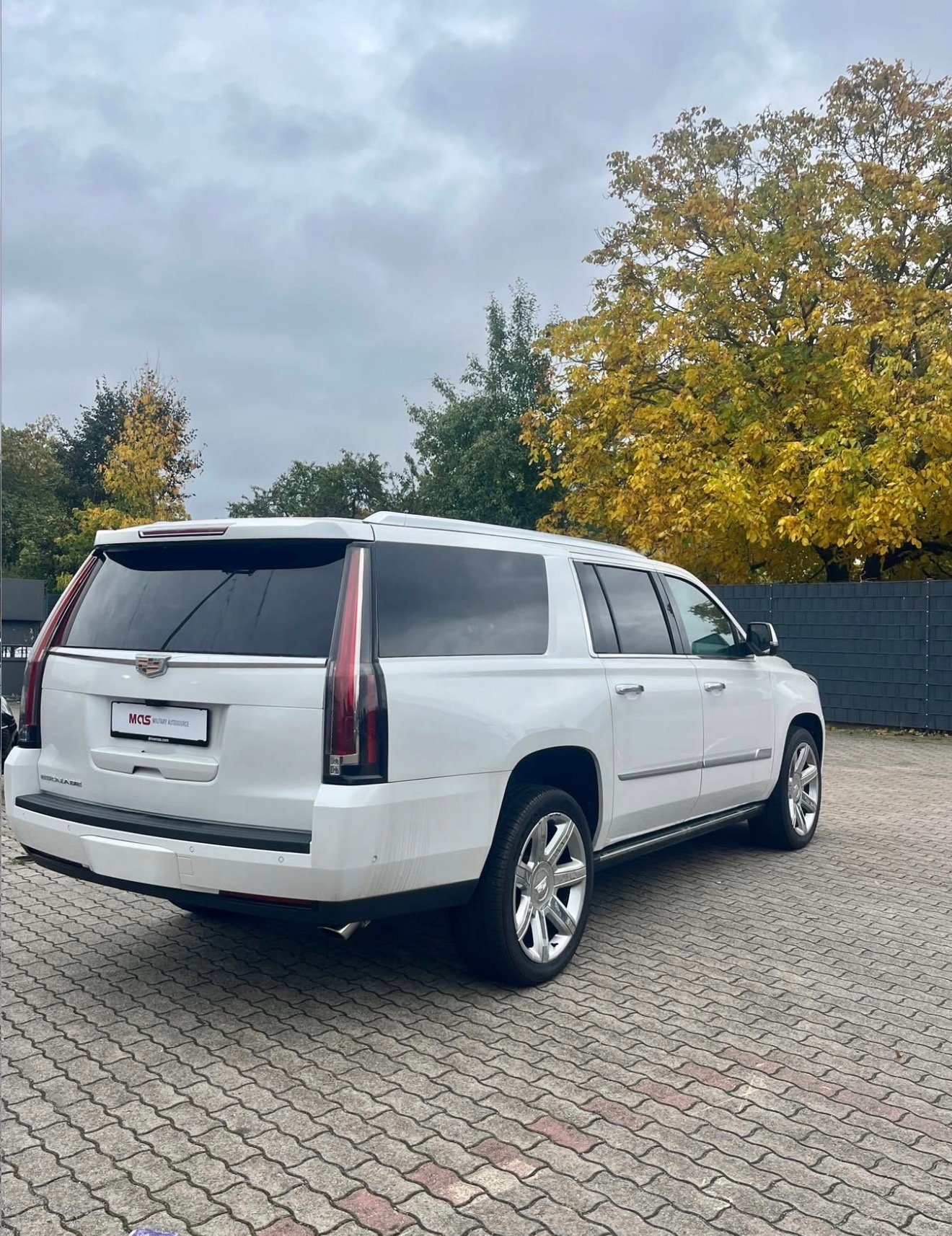 
								2020 Cadillac Escalade ESV full									