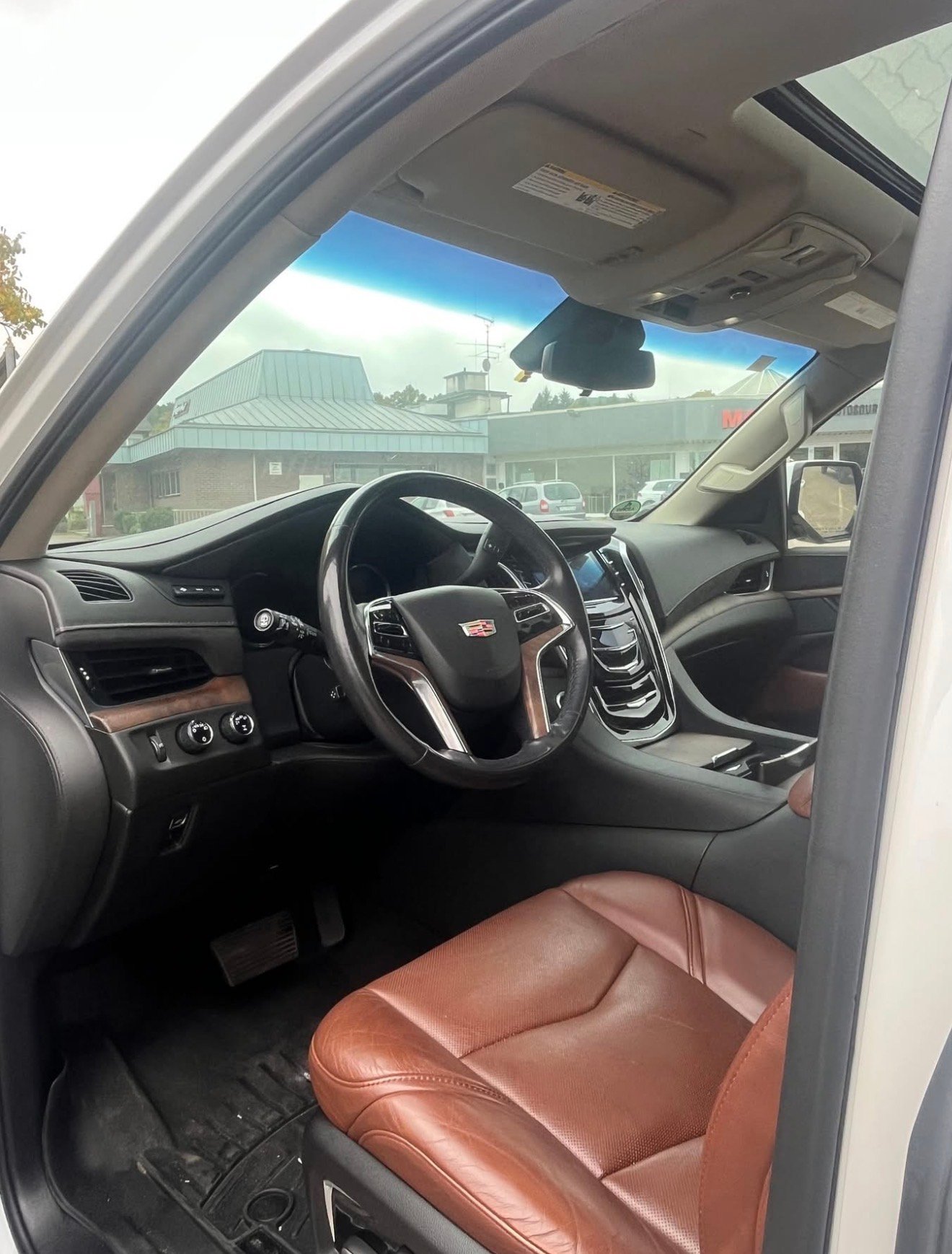 
								2020 Cadillac Escalade ESV full									